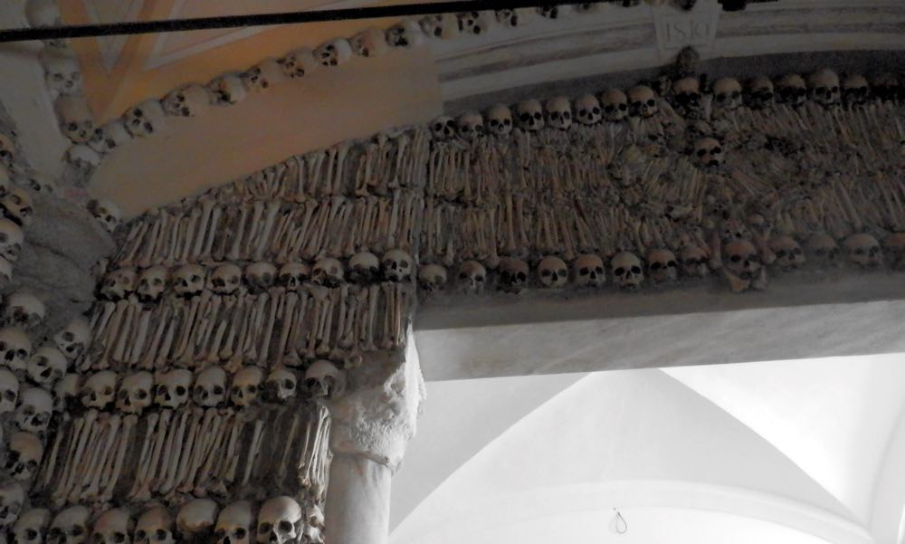 capilla de los huesos evora portugal