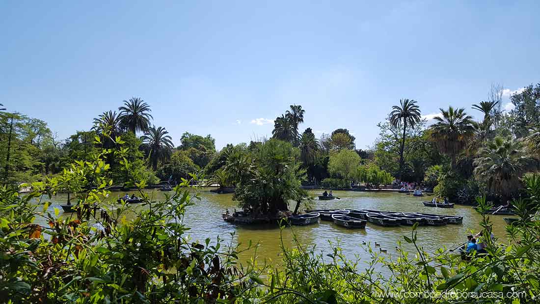 lago y barcas parque ciudadella barcelona