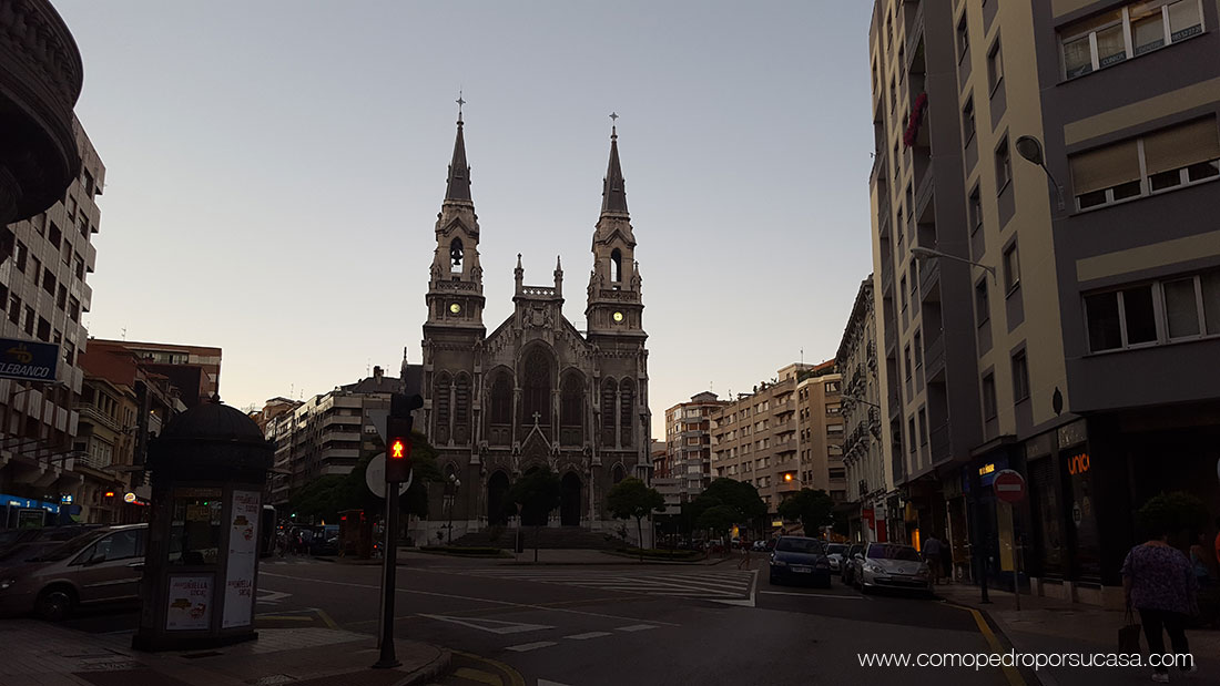 catedral de aviles asturias de noche